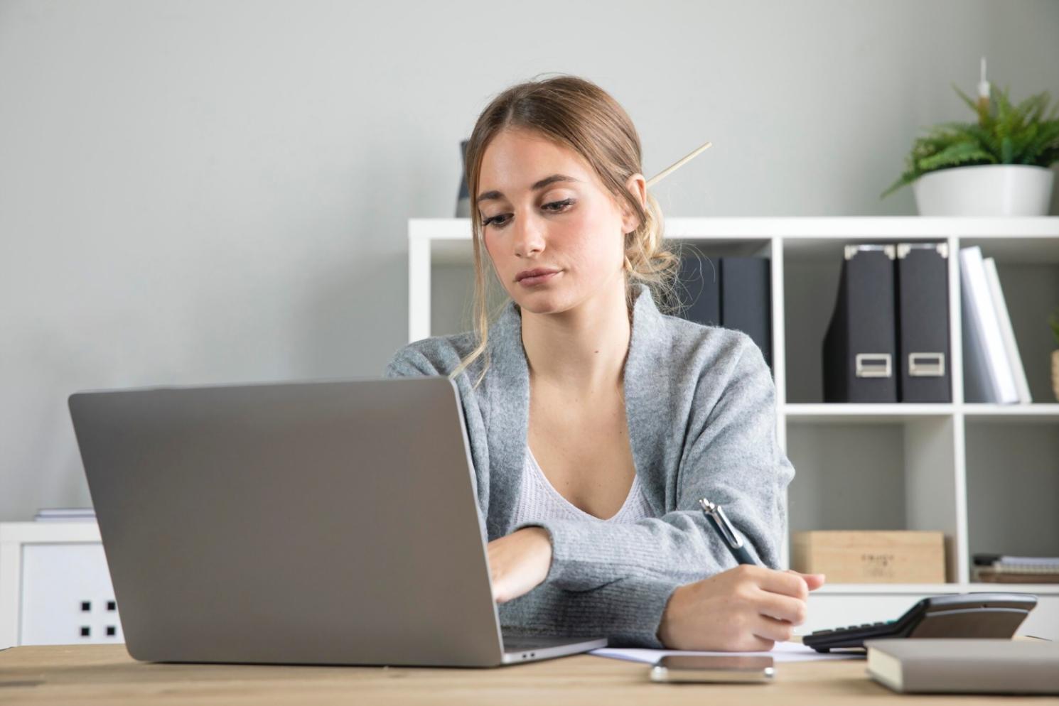 Análisis financiero detallado con gráficos comparativos